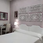 بيت ضيافة Golfo Della Luna 4*